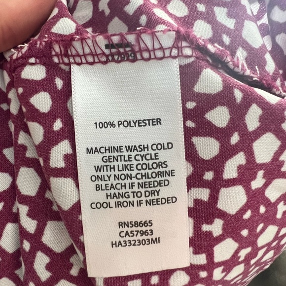 Burghundy Pattern Tank - Picture 2 of 5